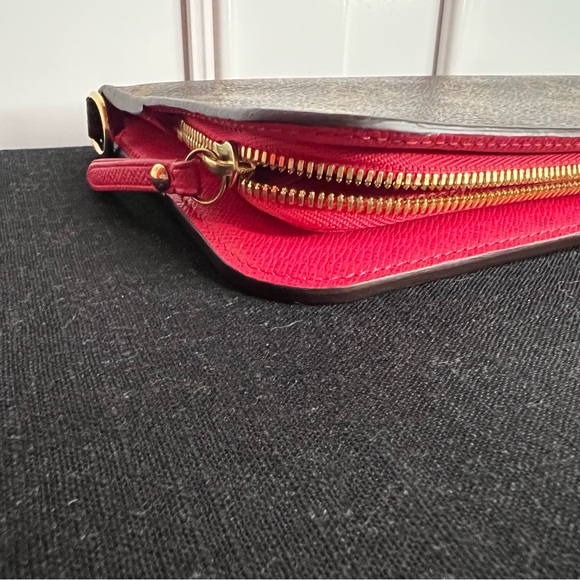 LV Wallet Pre-Owned Excellent Condition - Picture 5 of 8